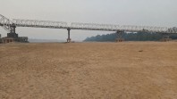 Penampakan Sungai Barito Mengering Bak Gurun Pasir Akibat Kemarau Panjang