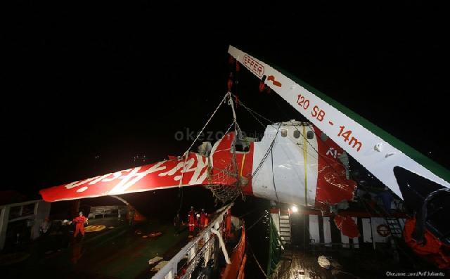  AirAsia QZ 8501 Diduga Meledak di Permukaan Air