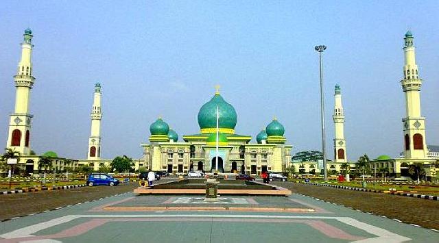 Masjid Agung An-Nur di Riau Mirip Taj Mahal