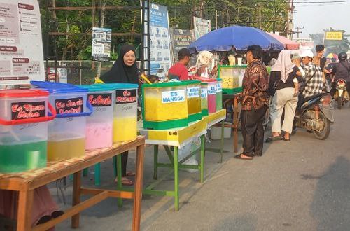 Bazar Takjil Bulan Ramadhan di Pekanbaru Dibanjiri Pembeli