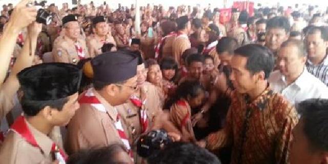 HUT Pramuka, Jokowi disoraki Siswa 