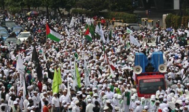  Wuih, Ahok Siapkan Surat Pembubaran FPI di Seluruh Indonesia