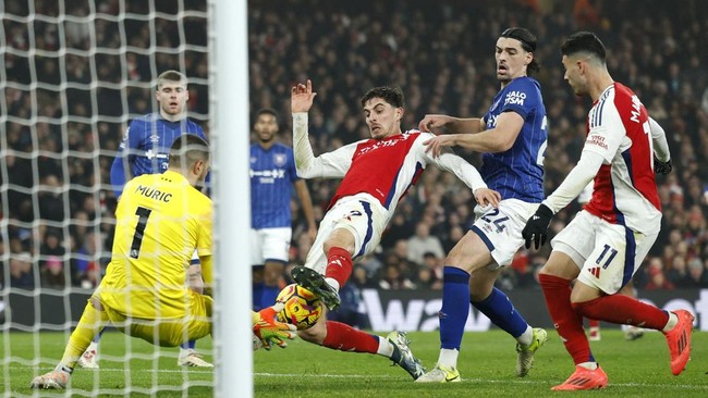 Laga Berlangsung Ketat, Arsenal Menang Tipis Atas Ipswich Town