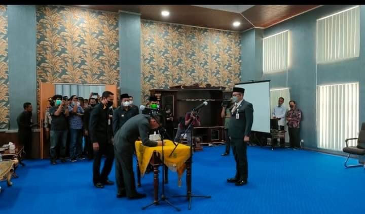 Bupati  Afrizal Sintong Lantik Ferry H Farya, Pj Sekda Rohil