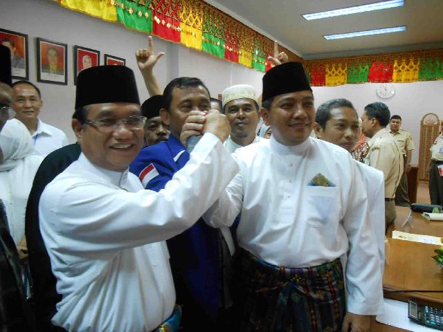 Tim Sukses JE-MM Tertibkan Spanduk