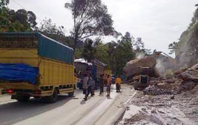  Lalu Lintas Jalur Riau-Sumbar Mulai Normal