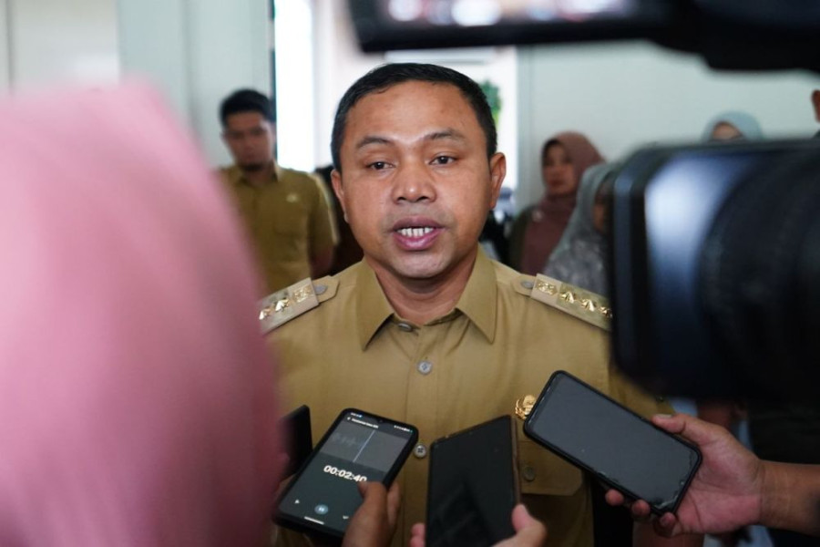 Tekan Angka Putus Sekolah, Gubri akan Beri Seragam Gratis untuk Siswa