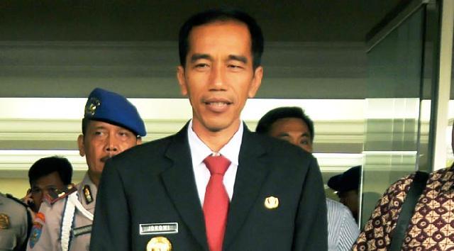 Disebut Jadi Cawapres Prabowo, Jokowi Tertawa