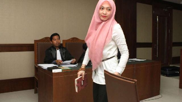Cantiknya penampilan Hijab Angelina Sondakh di Sidang Kasus Korupsi