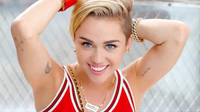 Heboh, Miley Cyrus Pamer Bulu Ketiak di IG