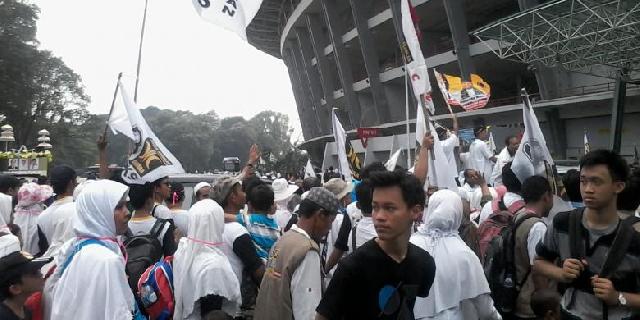 Massa PKS Putihkan Gelora Bung Karno