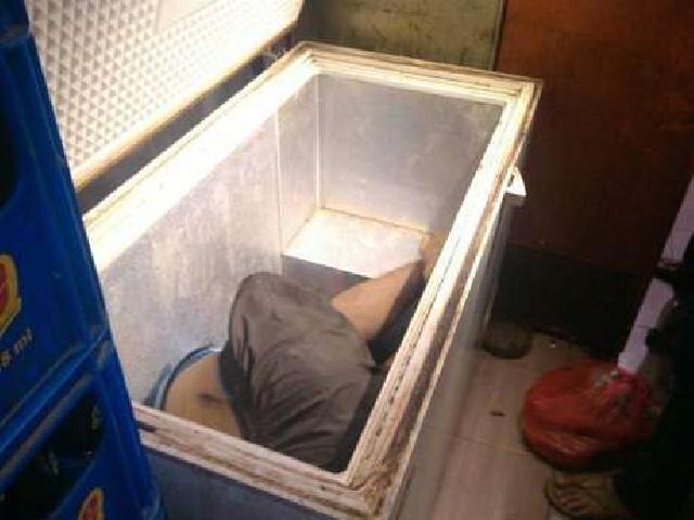 Sadis, Mayat Pedagang Bakso Ditemukan di Dalam Freezer