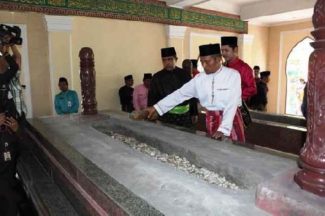  Wawako Ayat Cahyadi Ziarah ke Makam Pendiri Kota Pekanbaru