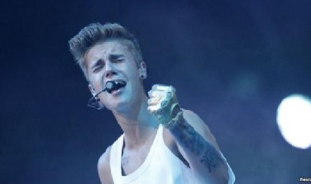 Wow,,, Justin Bieber Disuruh Bersihkan Coretan di Dinding Hotel