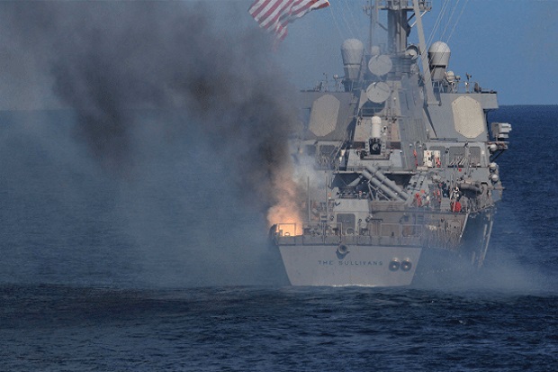 Kapal Perang AS terbakar, 17 Pelaut dan 4 Warga Sipil Dirawat