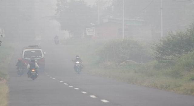  Penampakan Kabut Asap di Palembang Pekat Sekali