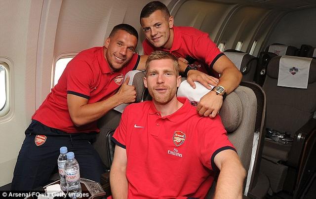 Podolski dan Wilshere Ungkapkan Kegembiraan di Twitter