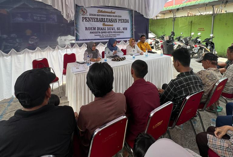 Anggota DPRD Kota Pekanbaru Roem Diani Dewi Laksanakan Sosper di Kelurahan Sukajadi
