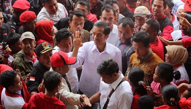 Jokowi Diserang Isu SARA di Dunia Maya