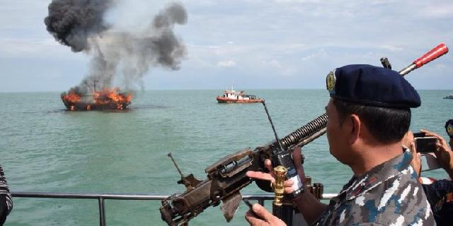 TNI AL Sudah Delapan Kali Ledakkan Kapal Asing  di Belawan