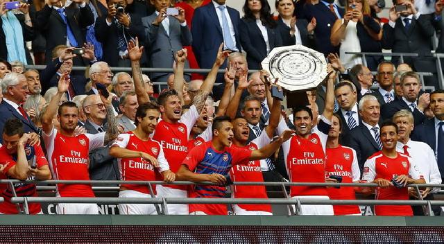  Hebat, Arsenal Angkat Trofi Lagi