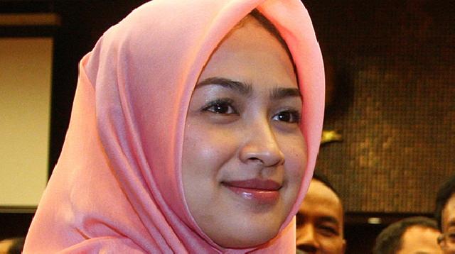 Pelukan Hangat Airin di Tipikor