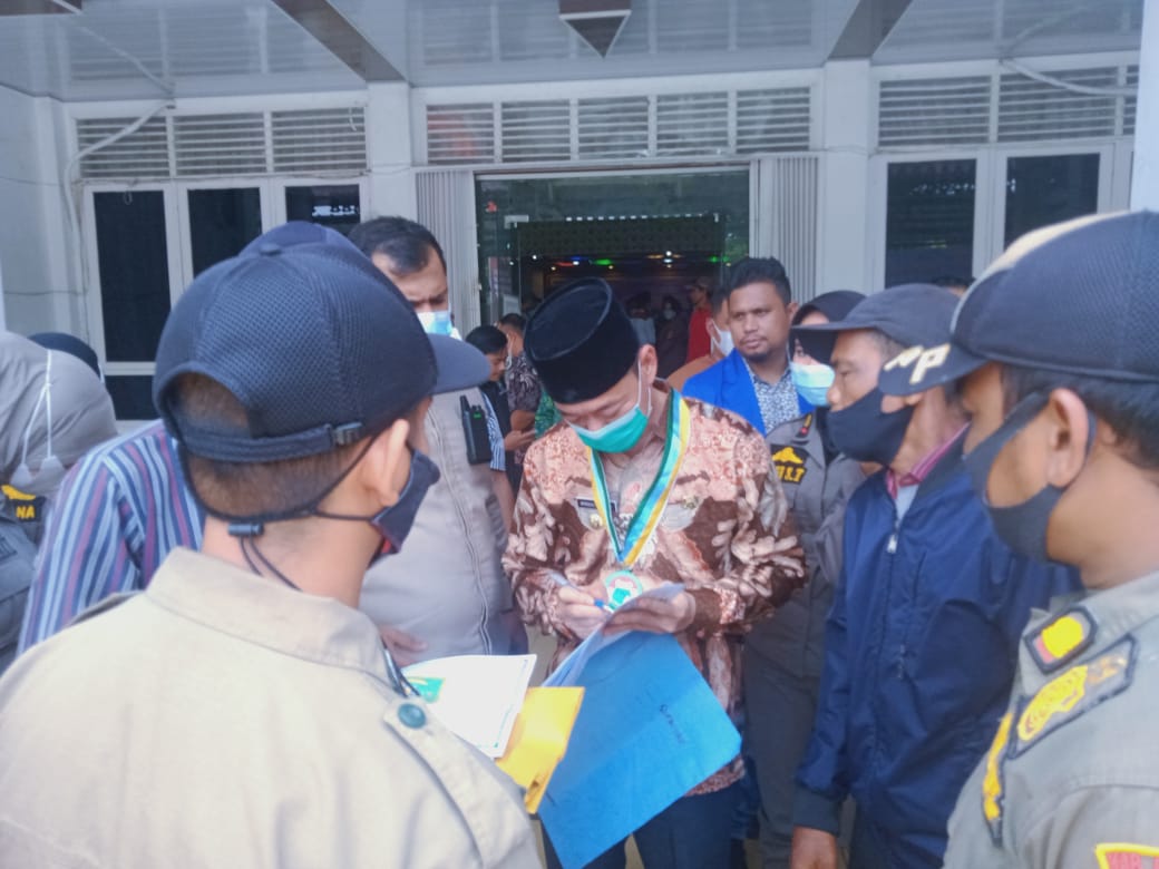 Masyarakat Rohil, Puji Sikap Ramah Bupati Afrizal Sintong