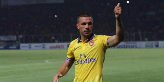  Cedera 3 Minggu, Podolski Lewatkan Derby London Utara