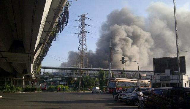 Kebakaran Pasar Senen, Pedagang Dievakuasi  