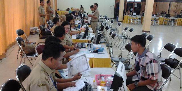 Hari terakhir, ribuan orang serahkan berkas CPNS di Surabaya