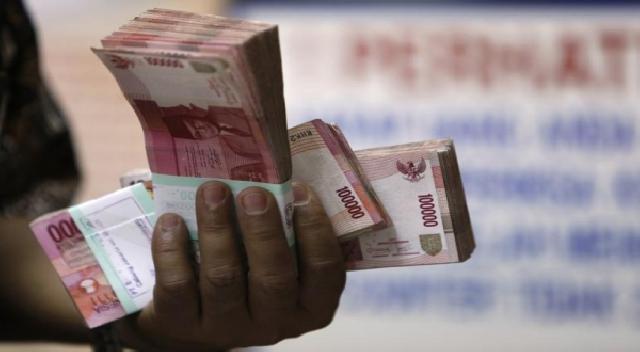  Rupiah Melemah karena Impor Tinggi Sekali