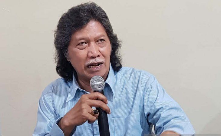 Tumben, Cak Nun Terbang ke Jakarta Isi Ceramah di Markas PDIP