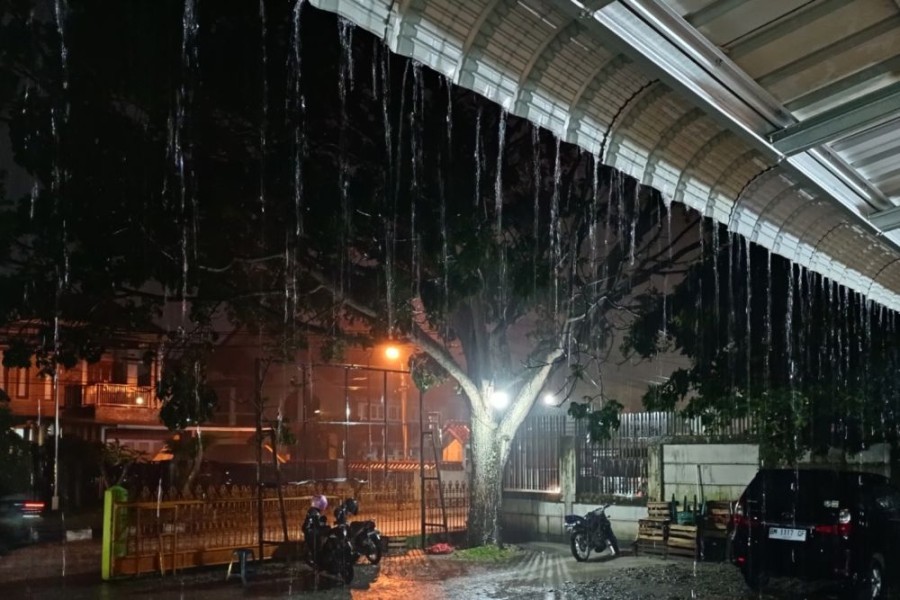 BMKG Ingatkan Beberapa Wilayah di Riau Dikurung Hujan Disertai Petir Saat Malam