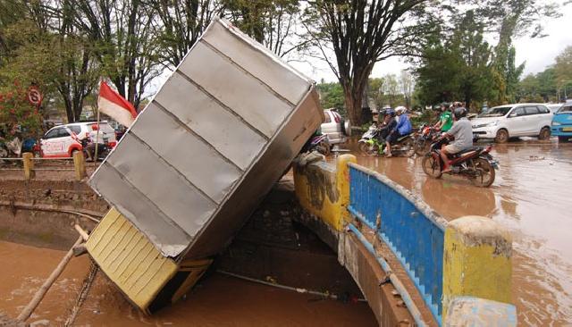 Banjir Bandang, Puluhan Rumah Warga Manado Hilang