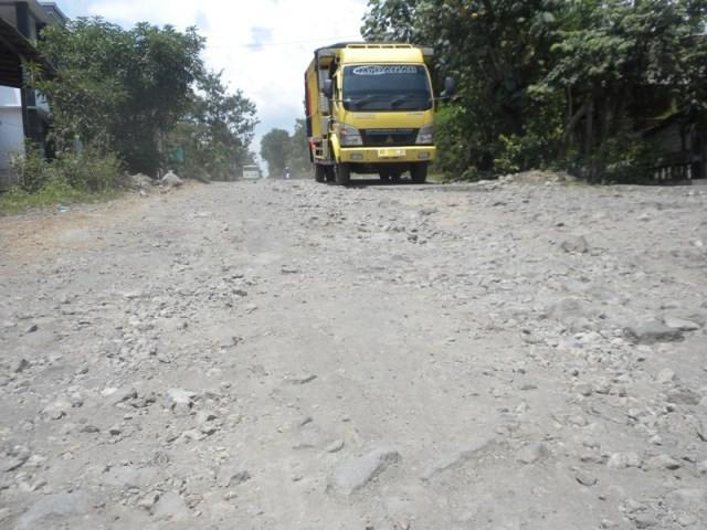  Jalan Provinsi Simpang Pusako hingga Berbari Hancur