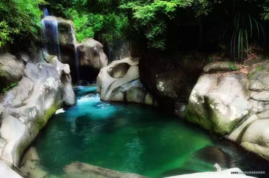8 Destinasi Wisata Air Terjun Paling Cling di Sumbar, Salah Satunya di Pinggir Jalan Raya