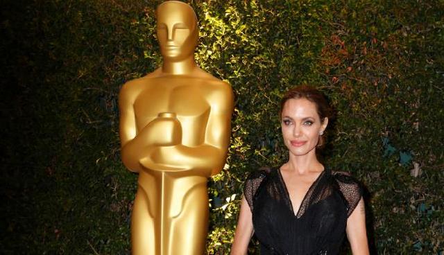  Angelina Jolie Dinobatkan The Most Powerful Women 2014