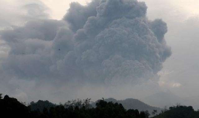 Wow, Berbagai Fenomena Alam Muncul Saat Gunung Kelud Meletus