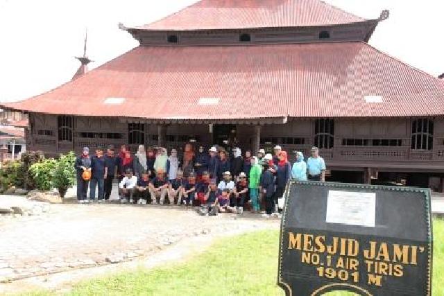 Masjid Jami Riau Dibangun Ratusan Tahun Lampau Tanpa Paku