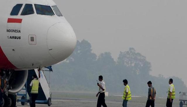  Penumpang di Bandara Padang Telantar Karena Asap