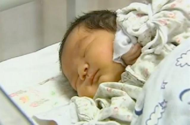  Wow, Ibu Ini Melahirkan Bayi Raksasa Berbobot 6,18 Kg