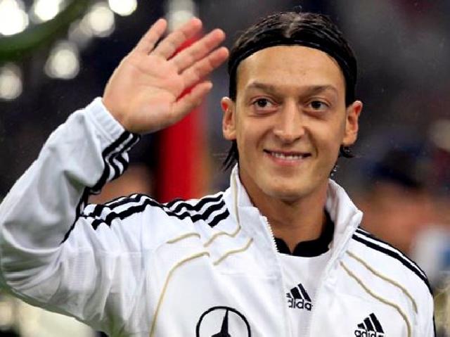  Arsene Wenger Ketagihan Beli Pemain Jerman