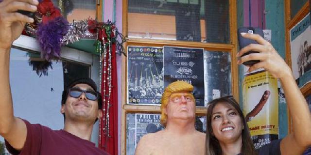  Jelang Pilpres AS, Patung Bugil Donald Trump Dipajang Serentak di 5 Kota 