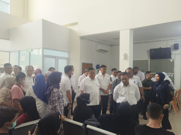 Sidak di RSUD Arifin Achmad Riau, Gubri Abdul Wahid Minta Pelayanan Diperpendek