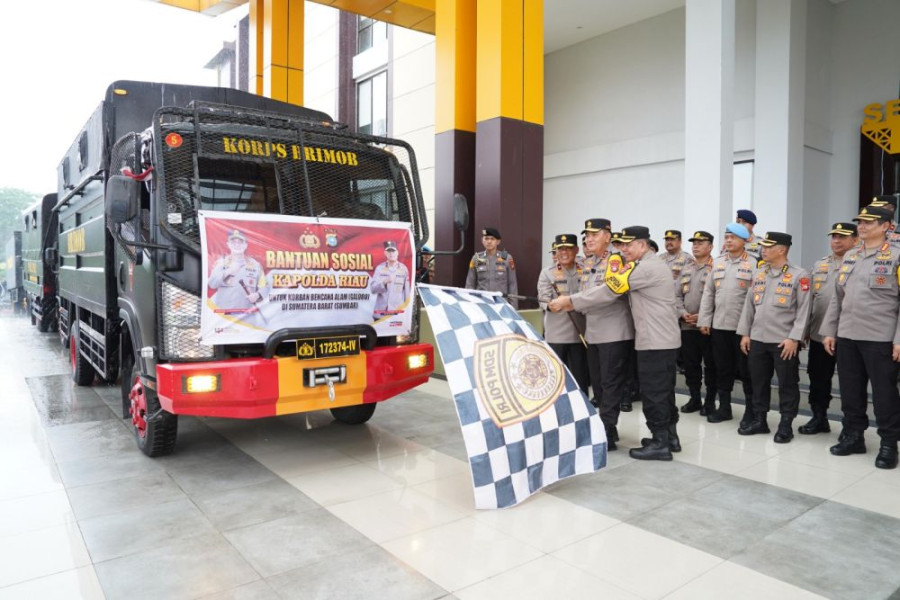 Peduli Korban Musbah Banjir, Polda Riau Kirim 3 Truk Bantuan Sembako ke Sumbar