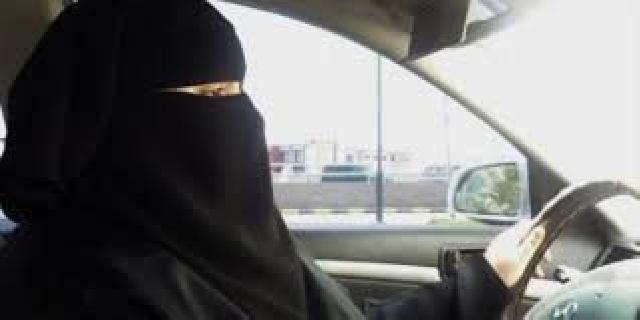 Perempuan Bercadar Dilarang Nyopir di Oman