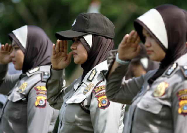  MUI Desak Kapolri Bolehkan Polwan Berjilbab