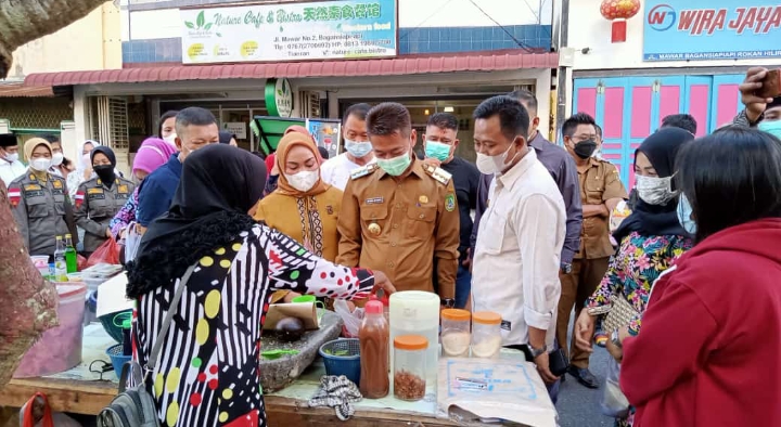 Bupati Afrizal Sintong Bersama Wabup Rohil H.Sulaiman Resmikan Pasar Ramadhan 1443 H