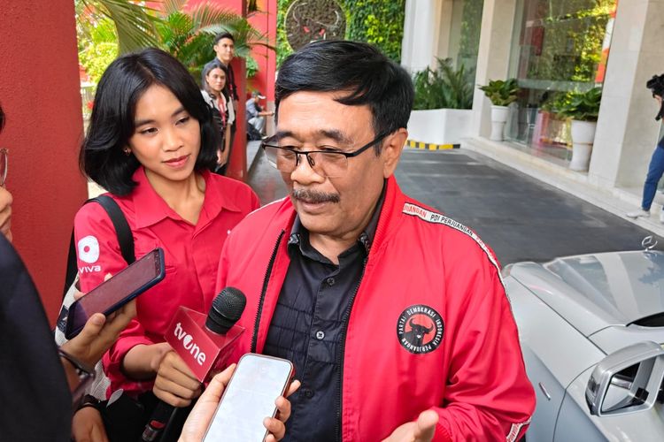 Djarot: Sejak Sukarno hingga SBY, Baru Kali Ini Anak Sampai Mantu Bahkan Cucu Disiapkan