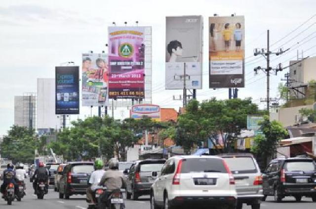  Ratusan Papan Reklame Ilegal di Pekanbaru Dibongkar